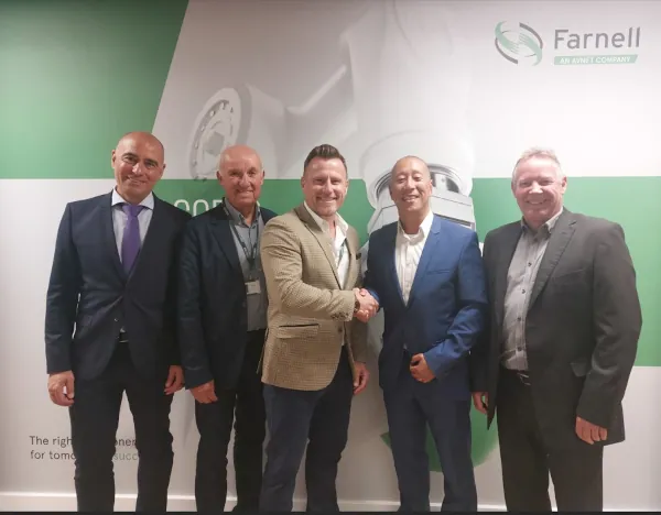 Albert Andreev, Commercial Manager Europe Fulham, Mike Fawkes, Director and Investor Fulham, Antony Corrie, CEO de Fulham, Jose Lok, Global Product Category Director – Onboard Components & SBC Farnell, y Steve Hallgate, Global Product Segment Lead Power Farnell.