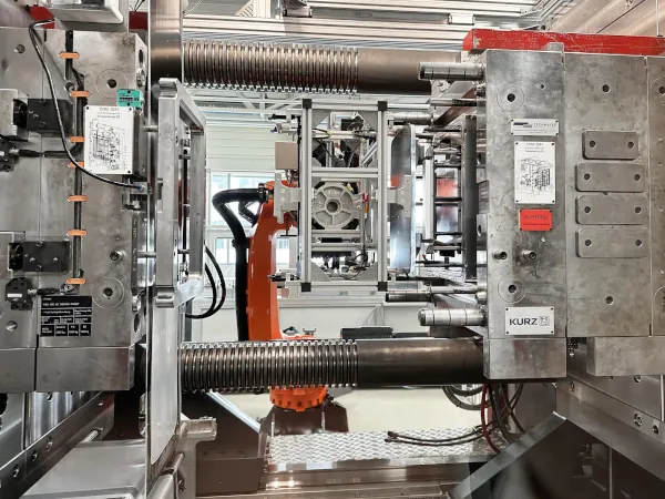 Kontron, procesos de moldeo por inyección automatizados en su planta de Leipzig