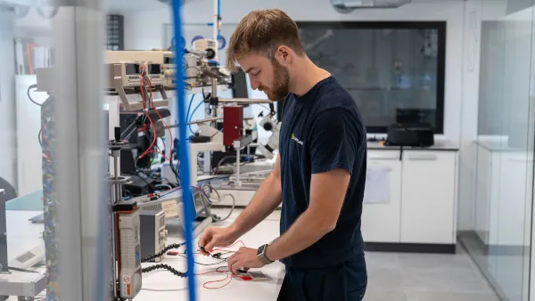 RE-CELL desarrolla baterías estructurales con fibra de carbono reciclada para una aviación más sostenible