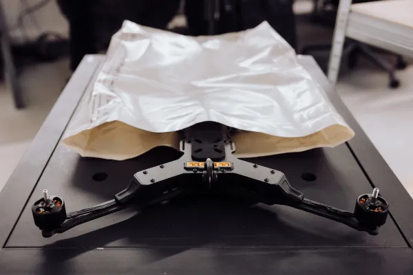 Embalaje ESD para drones de Ecocortec