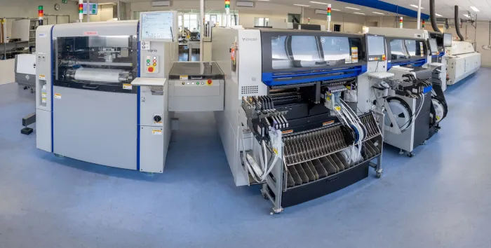 Línea SMT de Yamaha en la fábrica de Inter-Company